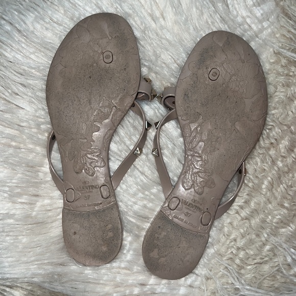 Valentino Garavani Women’s Summer Rockstud PVC Thong Sandal - Picture 4 of 7